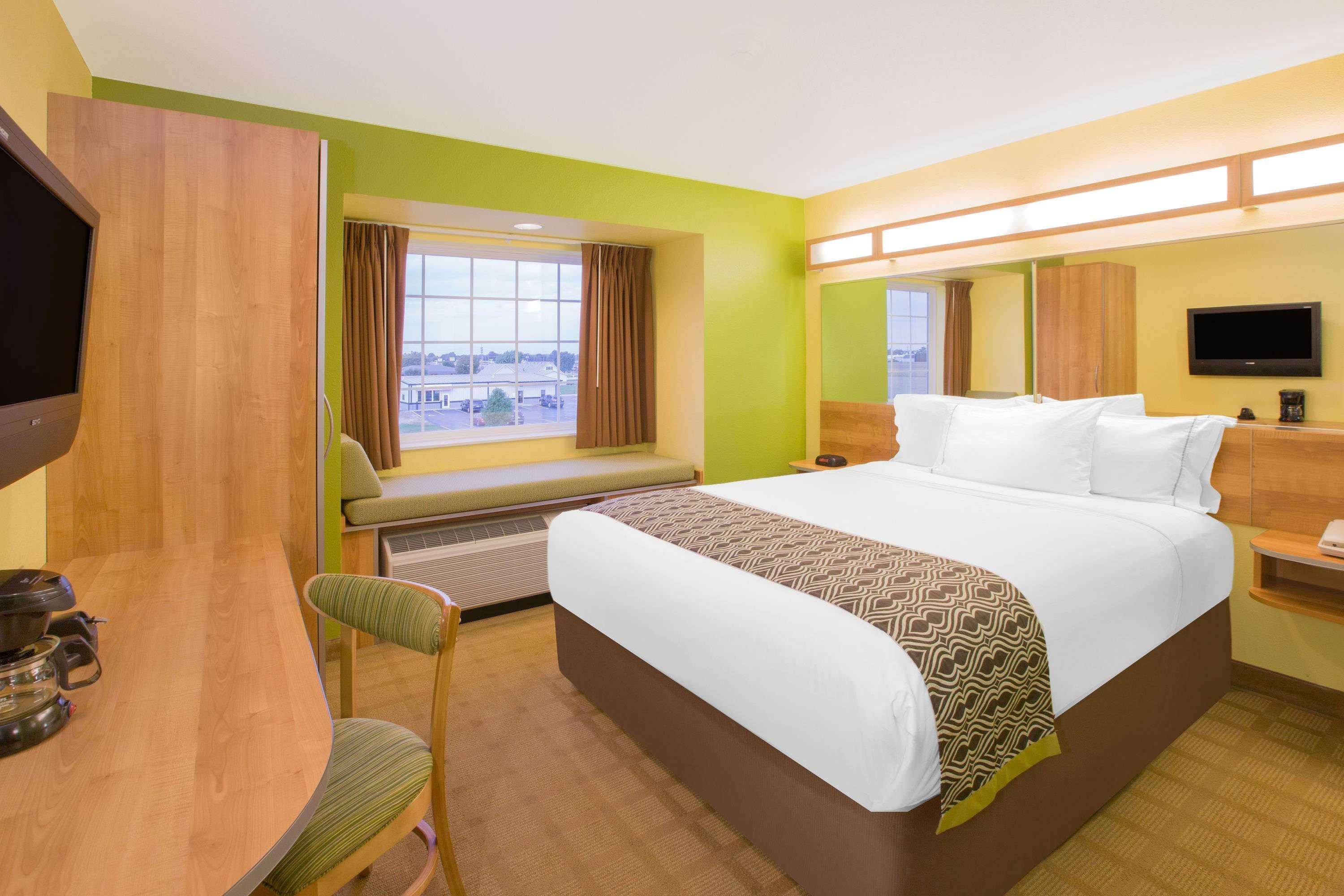 Microtel Inn & Suites By Wyndham Delphos Екстериор снимка