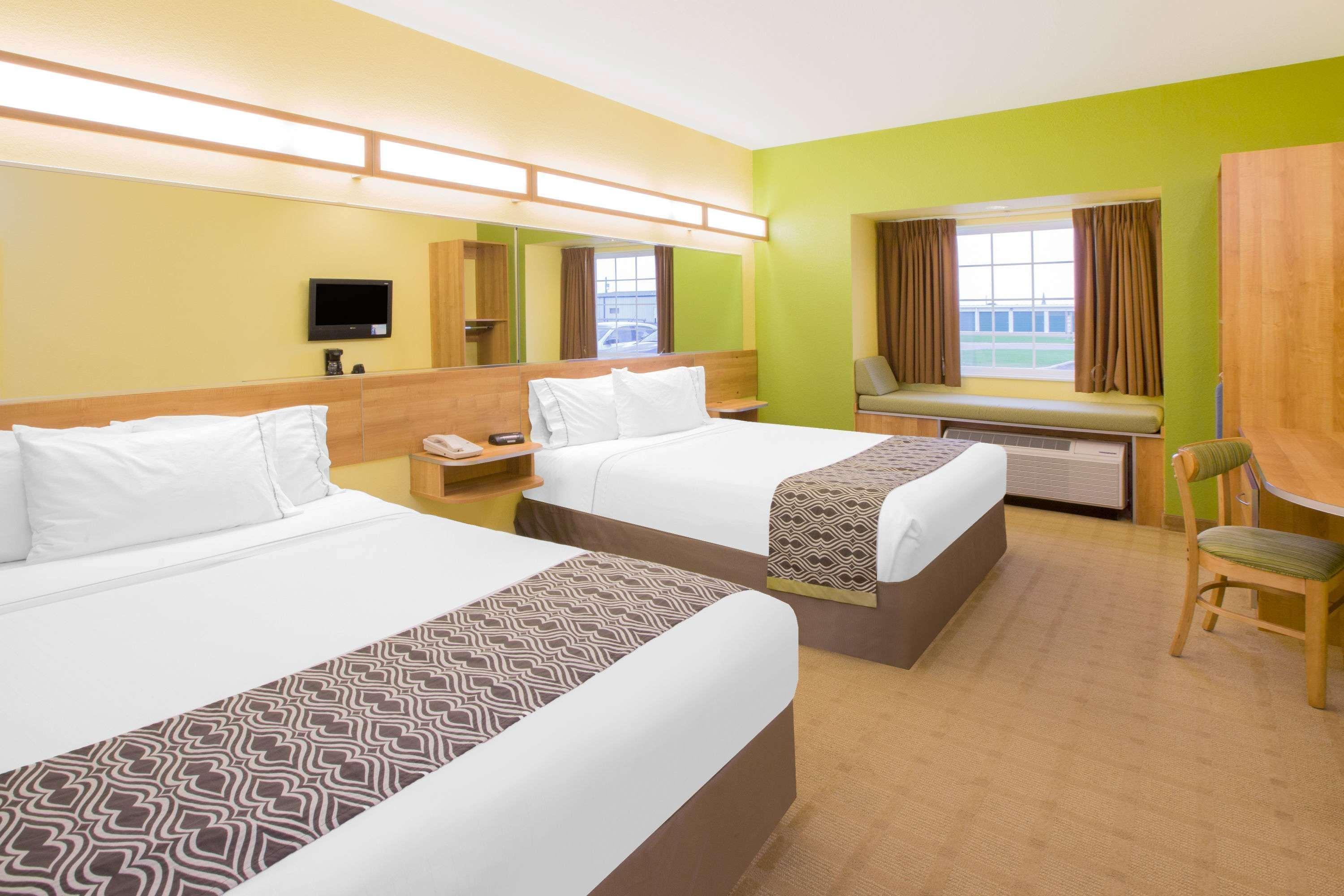 Microtel Inn & Suites By Wyndham Delphos Екстериор снимка