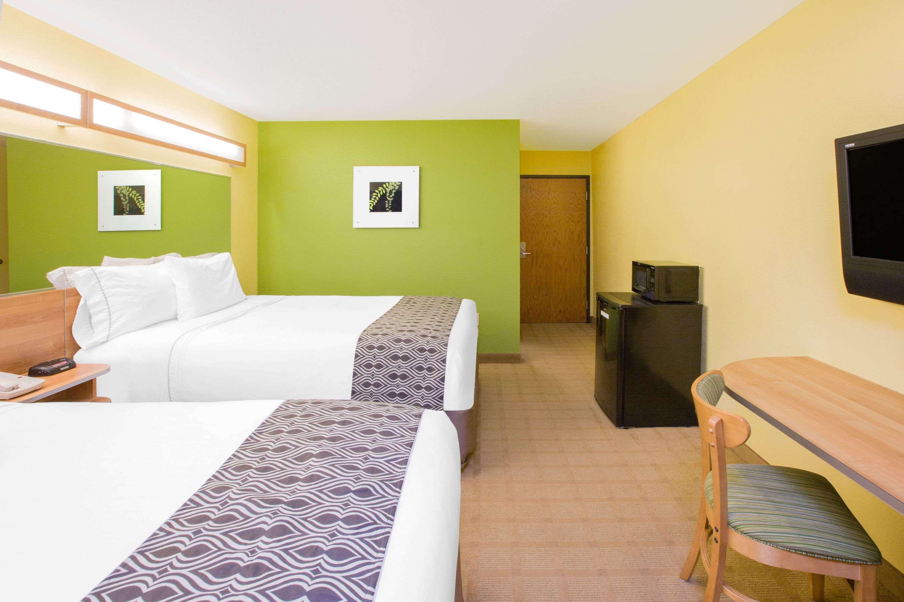 Microtel Inn & Suites By Wyndham Delphos Екстериор снимка