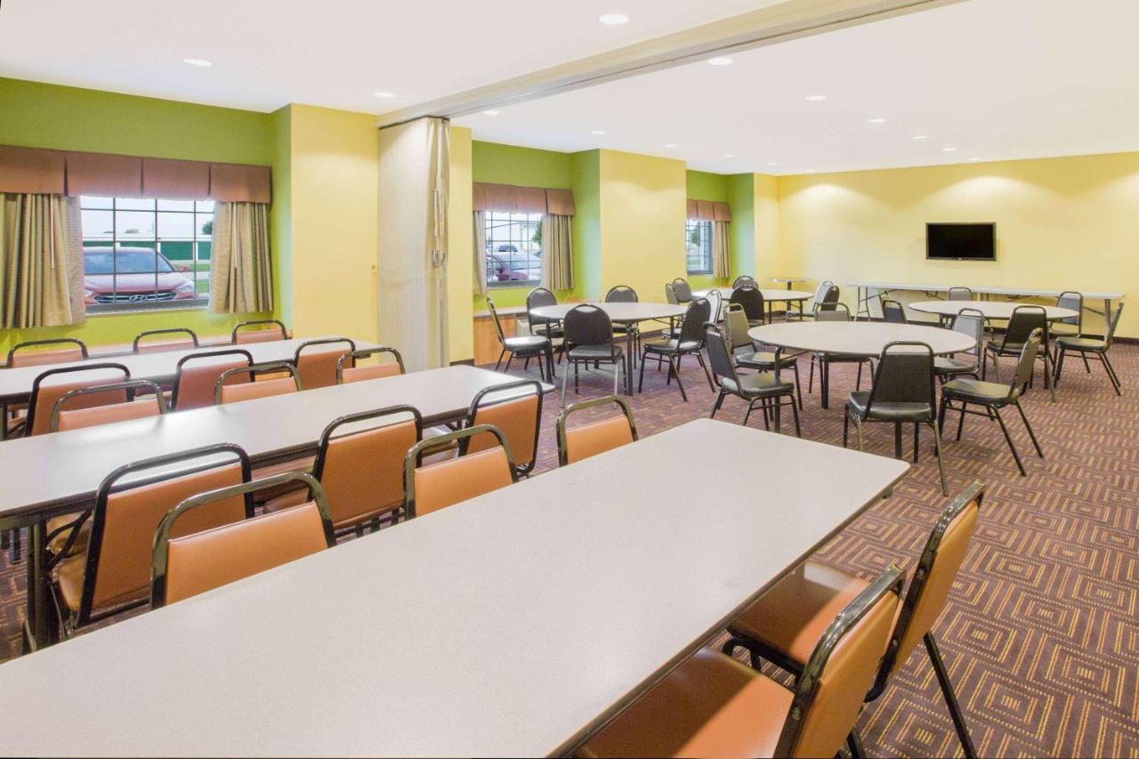 Microtel Inn & Suites By Wyndham Delphos Екстериор снимка