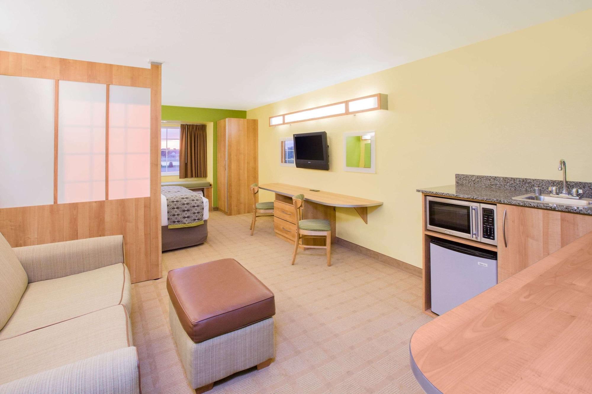 Microtel Inn & Suites By Wyndham Delphos Екстериор снимка